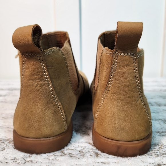 Kodiak Canada "Low Rider Chelsea" Ankle Bootie Tan Suede | Women's Size 6.5 - Picture 6 of 15